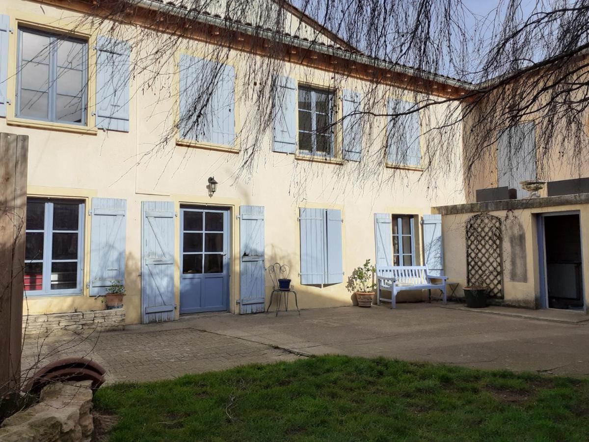 Les Volets Bleus Otel Charlieu Dış mekan fotoğraf