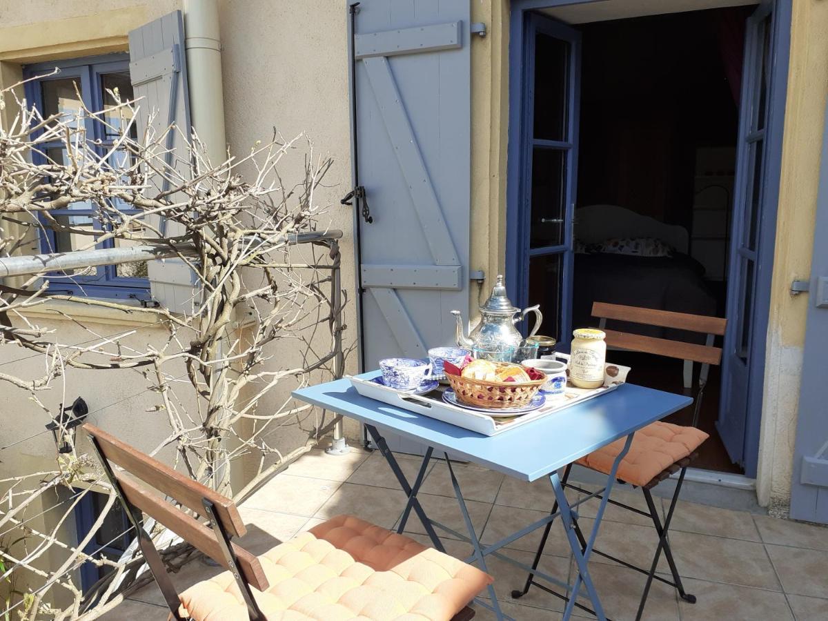 Les Volets Bleus Otel Charlieu Dış mekan fotoğraf